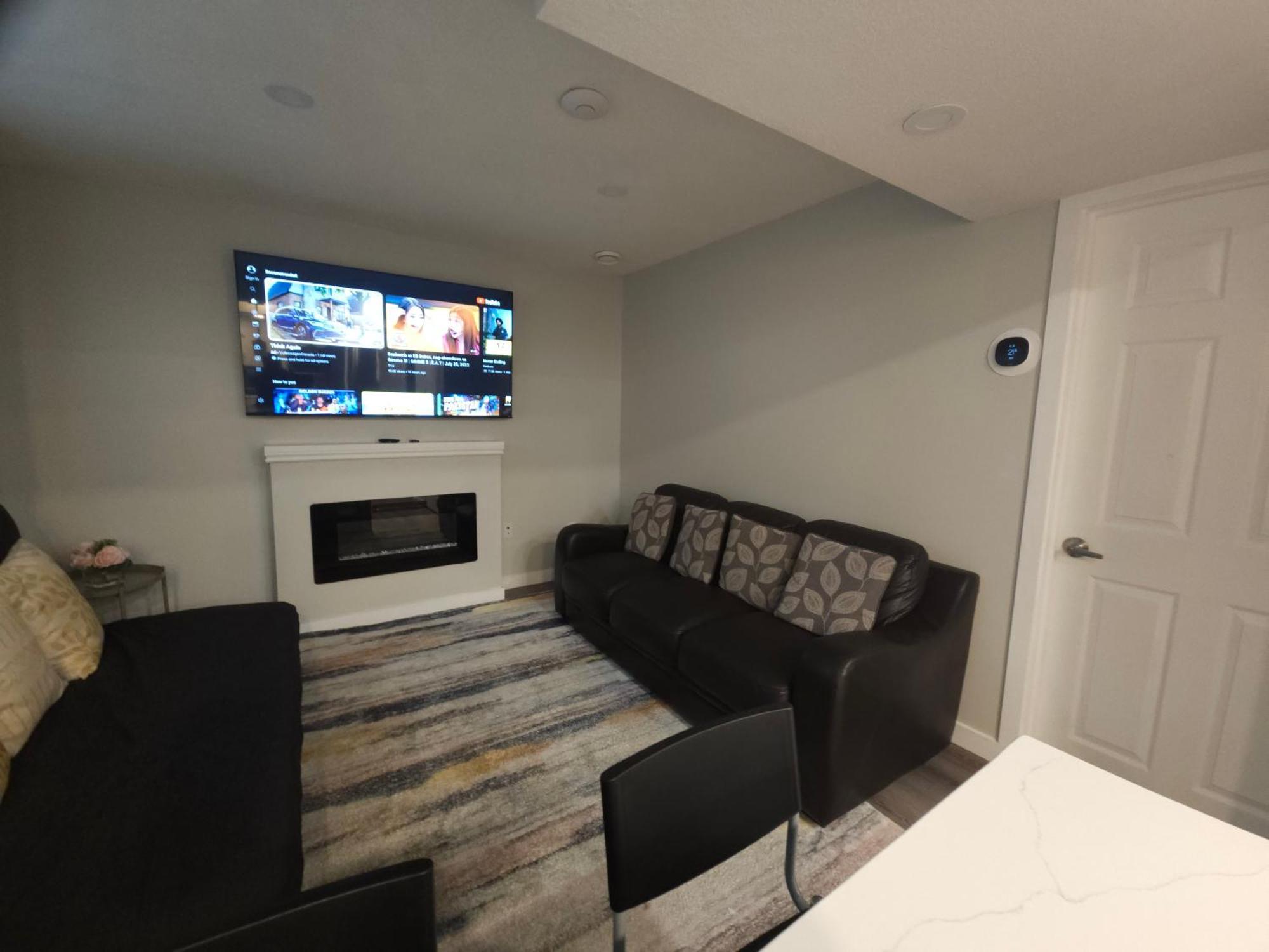 Cozy 2 Bedroom Suite, Queen Beds, Near The Airport Edmonton Exterior foto