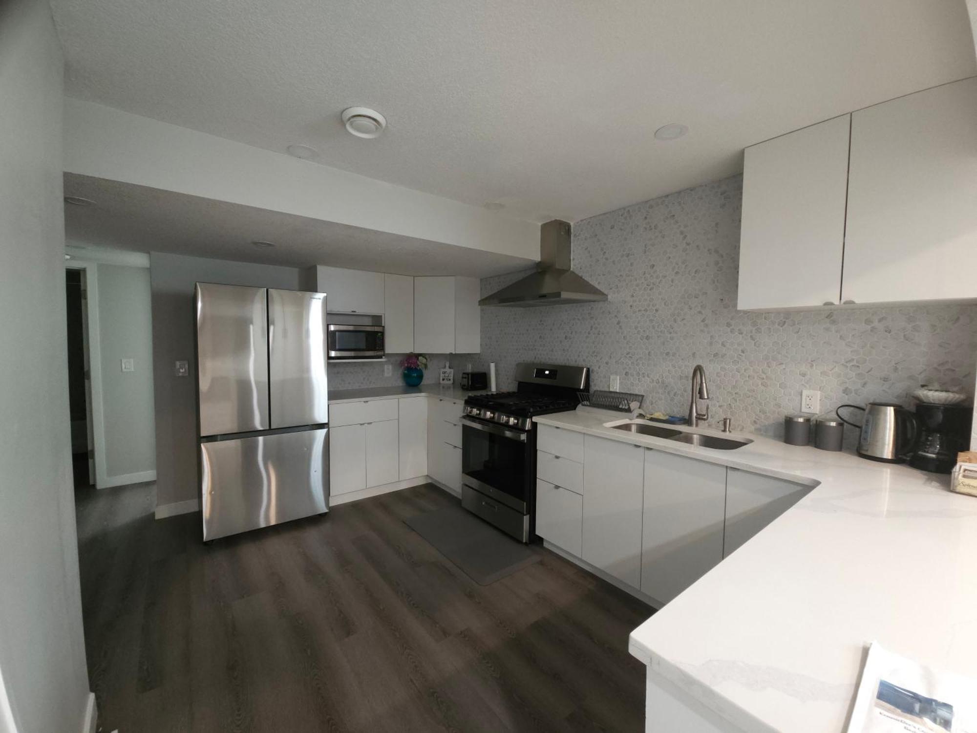 Cozy 2 Bedroom Suite, Queen Beds, Near The Airport Edmonton Exterior foto